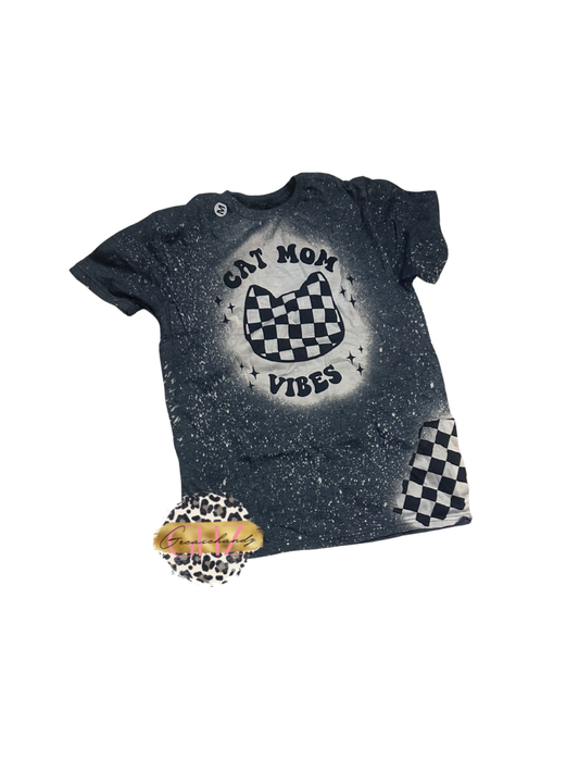 #169 Cat mom Vibe bleached t-shirt (M)