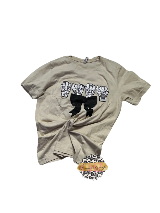 #19 Bow Mama tshirt (m)