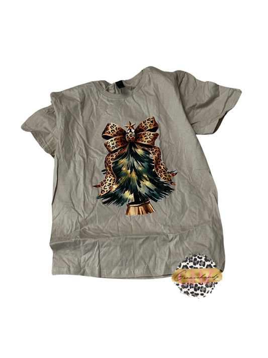 #48 Christmas tree tshirt M