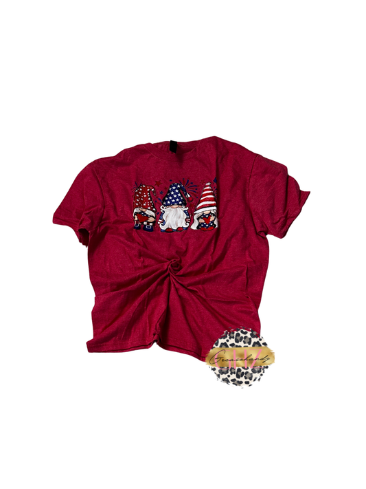 #63 USA gnomes tshirt L